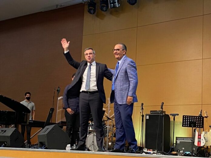 André Mendonça participa de culto na igreja de Silas Malafaia